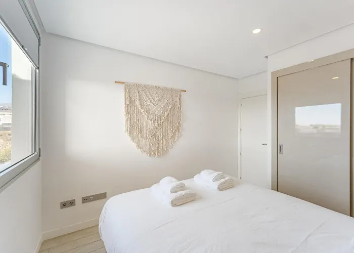 Daire Ocean Garden Sunset View - Heated Pool *