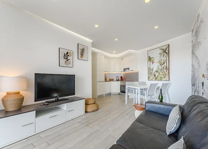 Ocean Garden Sunset View - Heated Pool Апартаменты *